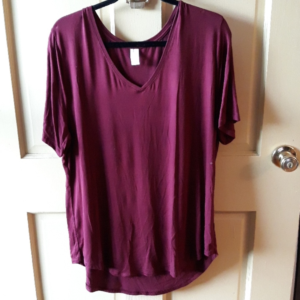 New without tags burgandy Old Navy tshirt size XL